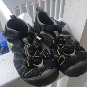 Keen boys shoes size 2